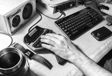 NBA季后赛精彩对决：快船与掘金激战正酣，明星球员闪耀全场